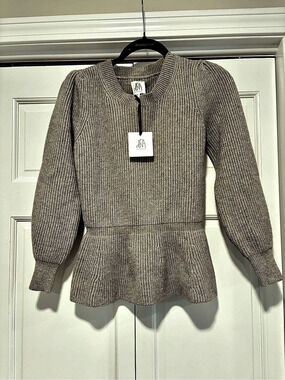 DRA Los Angeles Peplum Sweater in Gray Size Medium NWT